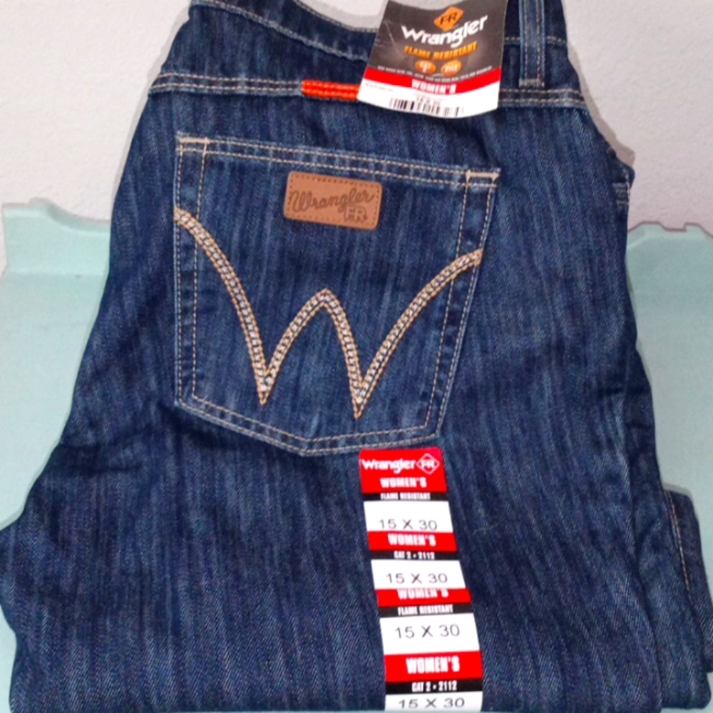 Wrangler FR Women's jeans, 15x30 NWT, Boot cut